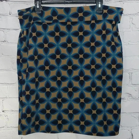 LulaRoe Cassie Pencil Skirt Size 3x - Picture 2 of 7